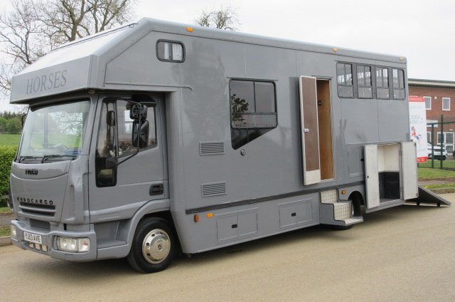 15-657-2004 53 Iveco Eurocargo Coach built Horsebox. Stalled for 3 with smart luxurious living.... Tilt cab